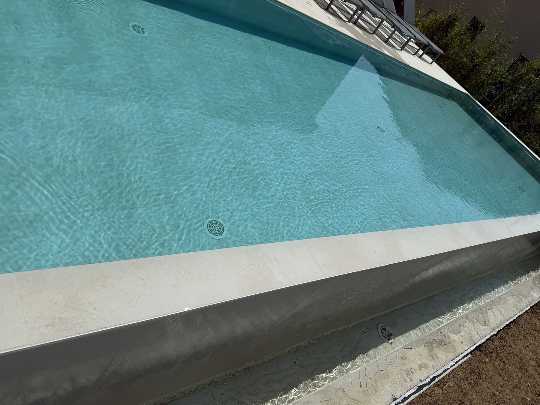 Réalisation ACC Carrelage — Dalle lisse piscine